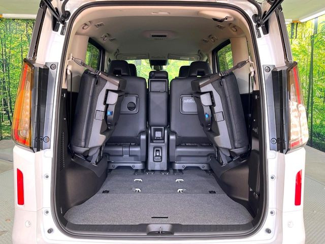 ���i�̂���������ʋ΁A���}���ɏ\���ȉ׎��X�y�[�X���m�ۂ��Ă���܂��B�Z�J���h�V�[�g��|���ƁA�傫�ȉו��̐ύڂ��\�ł���