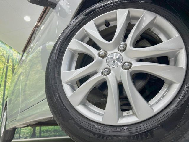 �y����15�C���`�A���~�z�C�[���z�O�ςɃ}�b�`���������A���~�z�C�[���𑕒����Ă���܂��B�e��ЊO�A���~�z�C�[����A�X�^�b�h���X�^�C�����戵�����Ă���܂��B���񂲑��k����������