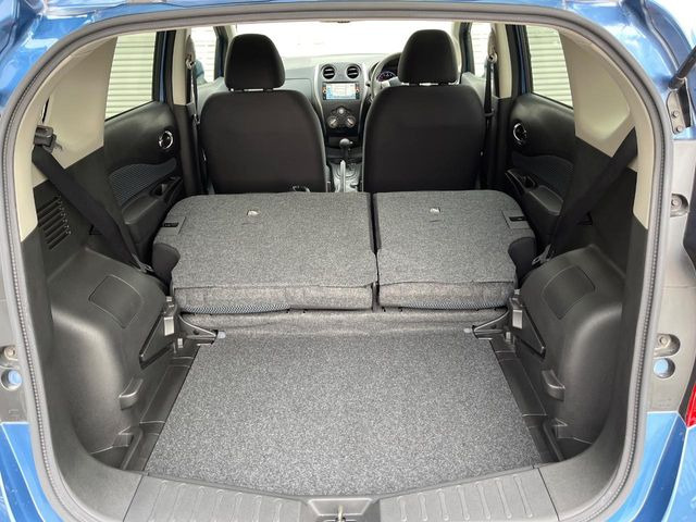 ���i�̂���������ʋ΁A���}���ɏ\���ȉ׎��X�y�[�X���m�ۂ��Ă���܂��B�Z�J���h�V�[�g��|���ƁA�傫�ȉו��̐ύڂ��\�ł���