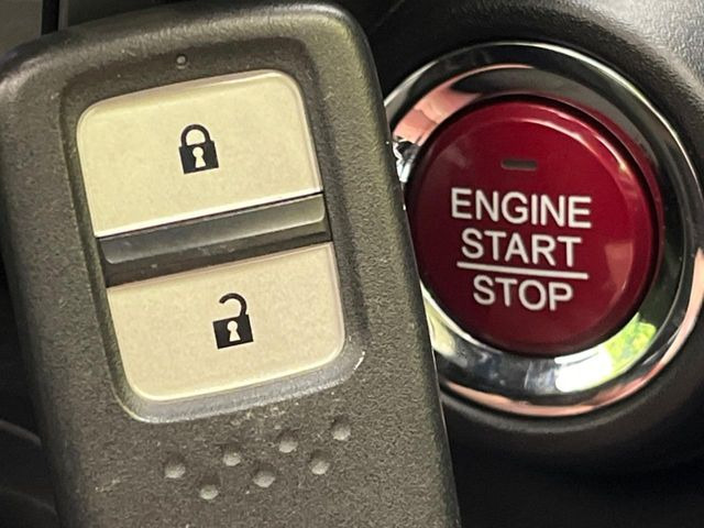 �yHonda�X�}�[�g�L�[�z�J�o����|�P�b�g�ɓ��ꂽ�܂܂ł��h�A�̎{���E�������\�ȃX�}�[�g�L�[�𑕔��B�G���W���̃I���E�I�t�����J�M�����o���K�v����������Ƃ��Ă��֗��ł���