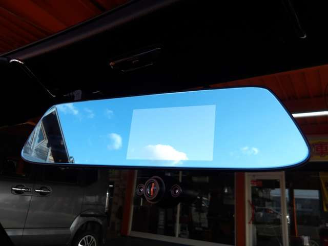 �h���C�u���R�[�_�[�t���~���[��������̎��̂��������ꍇ�ł��A�h���C�u���R�[�_�[�����̏u�Ԃ̉f�����L�^���Ă��܂��B