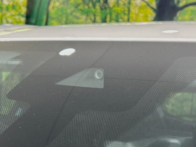 �y�C���e���W�F���g�G�}�[�W�F���V�[�u���[�L�z�t�����g�J�����őO���̎ԗ�����s�҂����m�B�Փ˂������Ȏ��͏Փ˔�Q�y���u���[�L���쓮�A�Փˉ�����T�|�[�g�B�����S�Ƀh���C�u�����y���݂��������܂��B