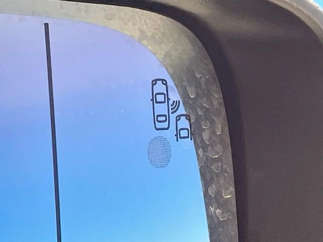 ���u���C���h�A�V�X�g�Z���T�[:���p����̎Ԃ����m���A�h���C�o�[���Ԑ��ύX���s���ۂɁA�x�����Ƌ��ɒ��ӂ𑣂��Ă������S�x���@�\�ł�!