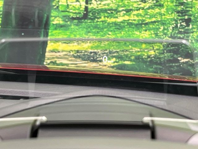 �y�w�b�h�A�b�v�f�B�X�v���C�z���݂̑��x�⑖�s�����f�W�^���\���ŉ^�]�ȑO���̃K���X�ɓ��e!�^�]���A�ڐ������炳���K�v�ȏ����m�F�ł���̂łƂ��Ă��֗��ň��S!