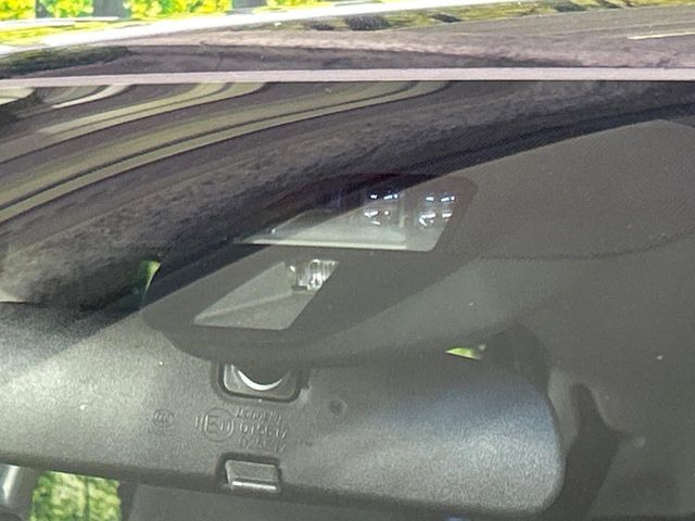 【シティブレーキアクティブシステム】低速走行中に前方の車両等を認識し、衝突しそうな時は警報とブレーキで衝突回避と被害軽減をアシスト。より安全にドライブをお楽しみいただけます。