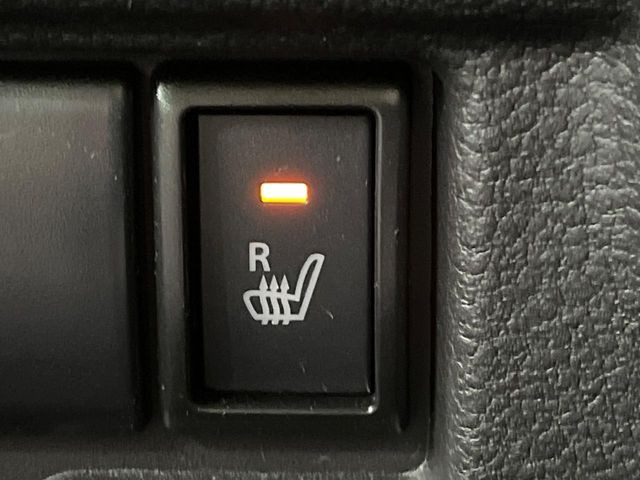 【シートヒーター】寒い日に重宝するシートヒーター!エアコンより早く温まってくれるので寒がりの人も安心ですね♪エアコンの温風は乾燥するから苦手、という方にもをおすすめです。