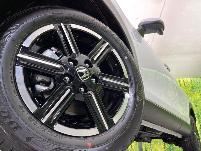 �y����16�C���`�A���~�z�C�[���z�O�ςɃ}�b�`���������A���~�z�C�[���𑕒����Ă���܂��B�e��ЊO�A���~�z�C�[����A�X�^�b�h���X�^�C�����戵�����Ă���܂��B���񂲑��k����������