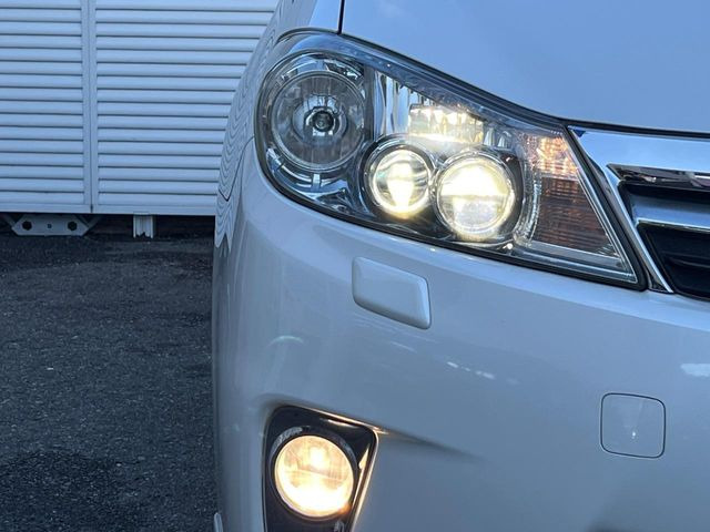 �yLED�w�b�h���C�g�z���V����ԑ��s�����ǍD�Ȏ��E���m�ۂ����S���ĉ^�]�ł��鍂�P�xLED�w�b�h���C�g�𑕔�!�_�����x�������A����d�͂��}�����Ă��܂��B