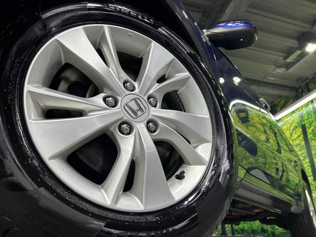 【純正16インチアルミホイール】外観にマッチした純正アルミホイールを装着しております。各種社外アルミホイールや、スタッドレスタイヤも取扱いしております。是非ご相談ください♪