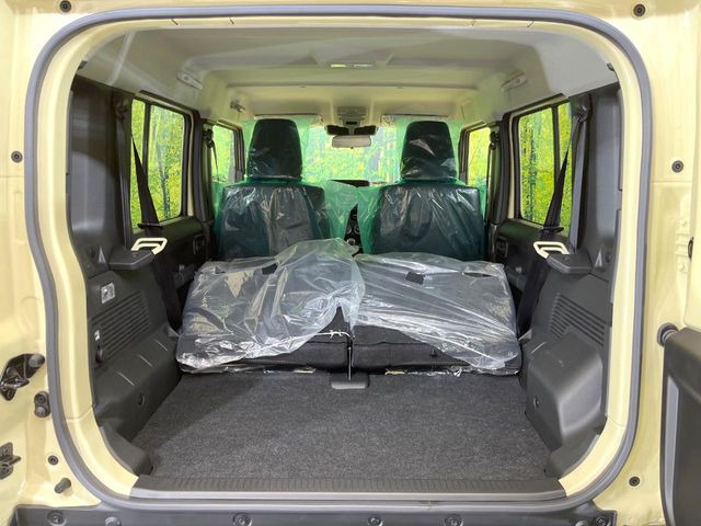 ���i�̂���������ʋ΁A���}���ɏ\���ȉ׎��X�y�[�X���m�ۂ��Ă���܂��B�Z�J���h�V�[�g��|���ƁA�傫�ȉו��̐ύڂ��\�ł���