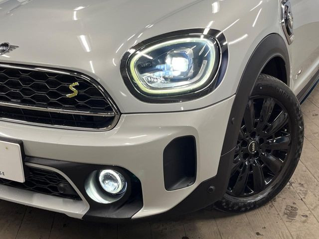 ��LED�w�b�h���C�g:��ԑ��s�����ǍD�Ȏ��E���m�ۂ����S���ĉ^�]�ł��鍂�P�xLED�w�b�h���C�g�𑕔�!�_�����x�������A����d�͂��}�����Ă��܂��B