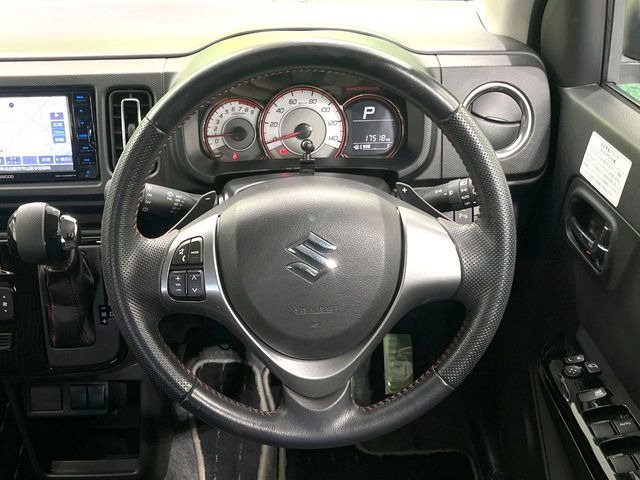 �y�����v�����X�e�A�����O�z�㎿�Ȋv���g�p���邱�ƂŁA��ɂ����������݂ƂĂ��^�]���₷���n���h���ł���