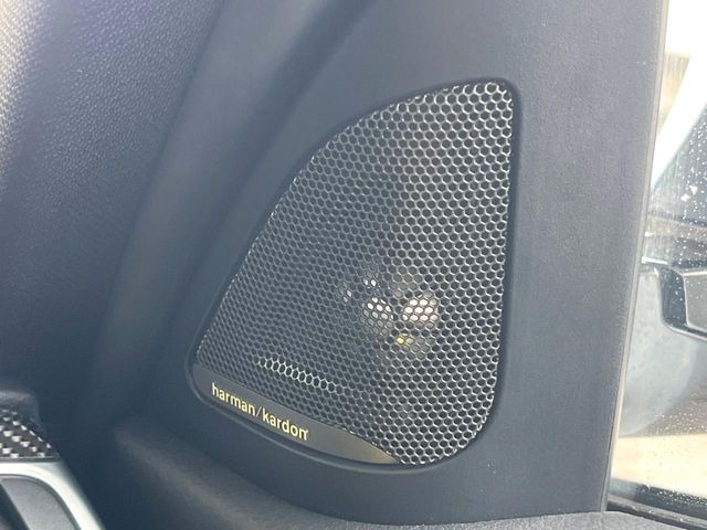 ��harman/kardon�T���E���h�V�X�e��:�����𒉎��ɍČ����A�������̂ɑ΂��ėՏꊴ��^���A���������A��荂�i���ȃT�E���h�����y���݂��������܂��B