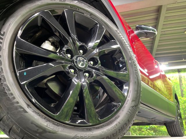 �y����18�C���`�A���~�z�C�[���z�O�ςɃ}�b�`���������A���~�z�C�[���𑕒����Ă���܂��B�e��ЊO�A���~�z�C�[����A�X�^�b�h���X�^�C�����戵�����Ă���܂��B���񂲑��k����������