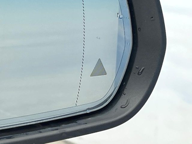 ���u���C���h�A�V�X�g�Z���T�[:���p����̎Ԃ����m���A�h���C�o�[���Ԑ��ύX���s���ۂɁA�x�����Ƌ��ɒ��ӂ𑣂��Ă������S�x���@�\�ł�!