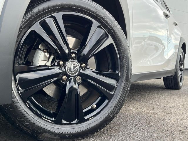 �y18�C���`�A���~�z�C�[���z�O�ςɃ}�b�`�����A���~�z�C�[���𑕒����Ă���܂��B�e��A���~�z�C�[����A�X�^�b�h���X�^�C�����戵�����Ă���܂��B���񂲑��k����������