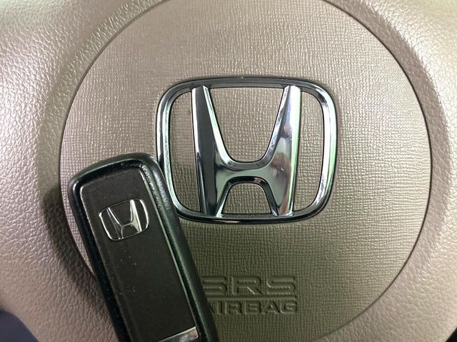 �yHonda�X�}�[�g�L�[�z�J�o����|�P�b�g�ɓ��ꂽ�܂܂ł��h�A�̎{���E�������\�ȃX�}�[�g�L�[�𑕔��B�G���W���̃I���E�I�t�����J�M�����o���K�v����������Ƃ��Ă��֗��ł���