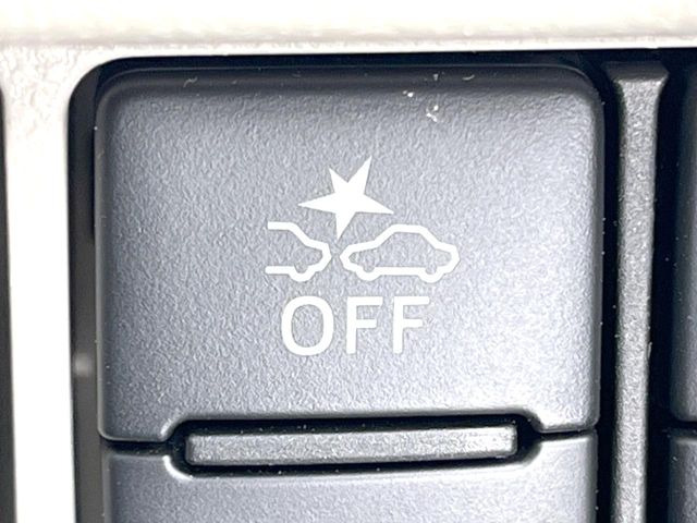 �y�X�}�[�g�A�V�X�g�z���s���ɑO���̎ԗ�����F�����A�Փ˂������Ȏ��͌x��ƃu���[�L�ŏՓˉ���Ɣ�Q�y�����A�V�X�g�B�����S�Ƀh���C�u�����y���݂��������܂��B