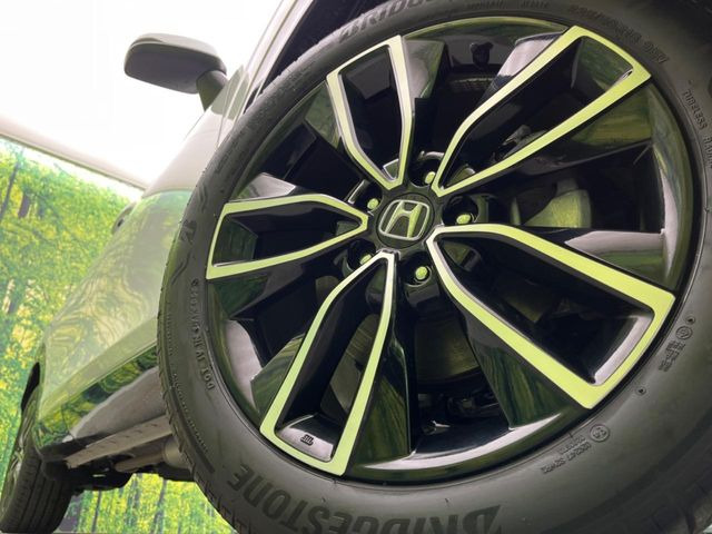 �y����18�C���`�A���~�z�C�[���z�O�ςɃ}�b�`���������A���~�z�C�[���𑕒����Ă���܂��B�e��ЊO�A���~�z�C�[����A�X�^�b�h���X�^�C�����戵�����Ă���܂��B���񂲑��k����������