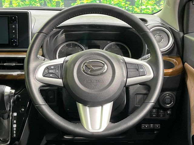 �y�����v�����X�e�A�����O�z�㎿�Ȋv���g�p���邱�ƂŁA��ɂ����������݂ƂĂ��^�]���₷���n���h���ł���