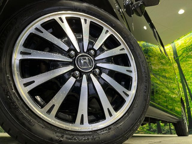 �y����15�C���`�A���~�z�C�[���z�O�ςɃ}�b�`���������A���~�z�C�[���𑕒����Ă���܂��B�e��ЊO�A���~�z�C�[����A�X�^�b�h���X�^�C�����戵�����Ă���܂��B���񂲑��k����������