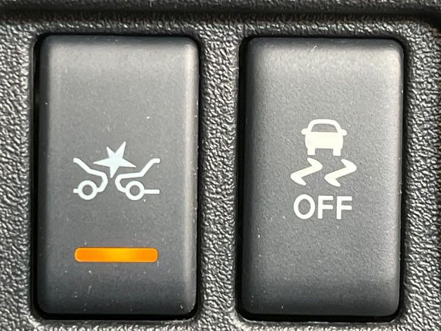 �y�G�}�[�W�F���V�[�u���[�L�z���s���ɑO���̎ԗ�����F�����A�Փ˂������Ȏ��͌x��ƃu���[�L�ŏՓˉ���Ɣ�Q�y�����A�V�X�g�B�����S�Ƀh���C�u�����y���݂��������܂��B