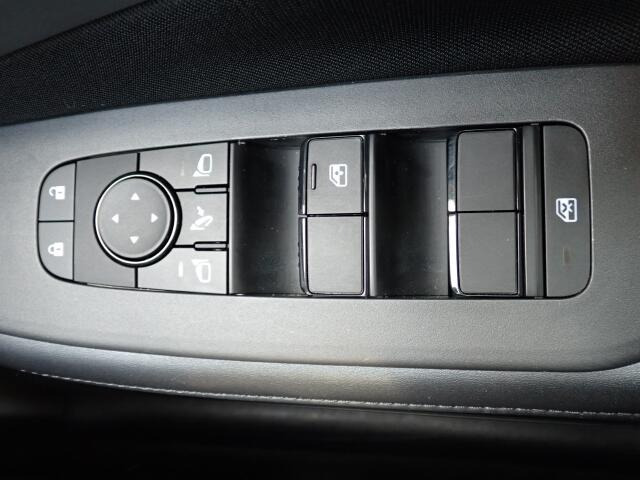 �d���i�[���h�A�~���[�E�p���[�E�B���h�E�������Ă��܂��B