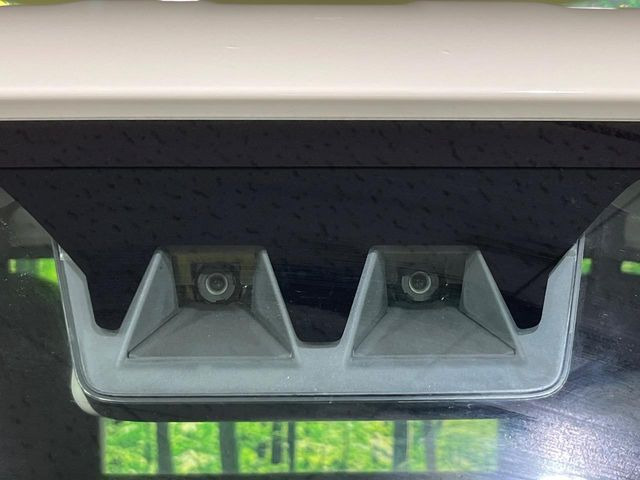 �y�X�}�[�g�A�V�X�g�z���s���ɑO���̎ԗ�����F�����A�Փ˂������Ȏ��͌x��ƃu���[�L�ŏՓˉ���Ɣ�Q�y�����A�V�X�g�B�����S�Ƀh���C�u�����y���݂��������܂��B