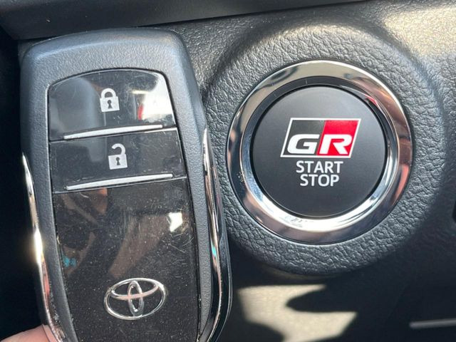 �y�X�}�[�g�L�[�z�J�o����|�P�b�g�ɓ��ꂽ�܂܂ł��h�A�̎{���E�������\�ȃX�}�[�g�L�[�𑕔��B�G���W���̃I���E�I�t�����J�M�����o���K�v����������Ƃ��Ă��֗��ł���