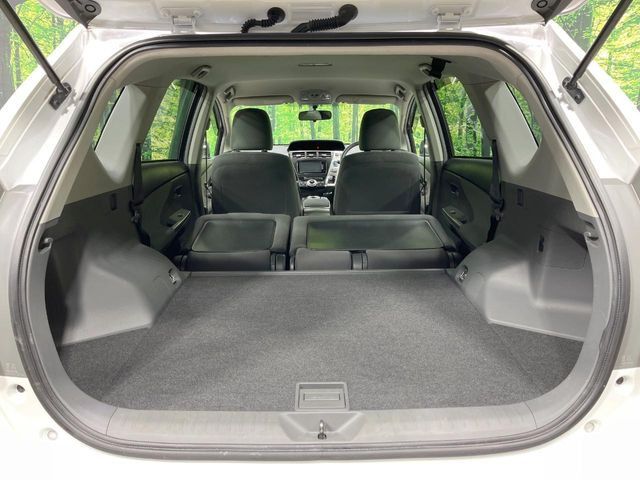 ���i�̂���������ʋ΁A���}���ɏ\���ȉ׎��X�y�[�X���m�ۂ��Ă���܂��B�Z�J���h�V�[�g��|���ƁA�傫�ȉו��̐ύڂ��\�ł���