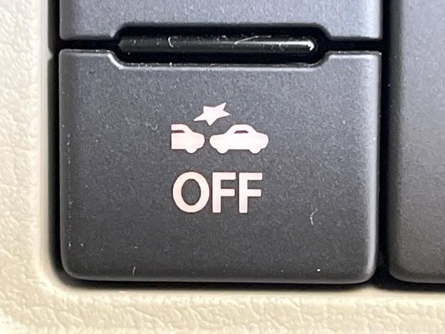 �y�C���e���W�F���g�G�}�[�W�F���V�[�u���[�L�z�t�����g�J�����őO���̎ԗ�����s�҂����m�B�Փ˂������Ȏ��͏Փ˔�Q�y���u���[�L���쓮�A�Փˉ�����T�|�[�g�B�����S�Ƀh���C�u�����y���݂��������܂��B