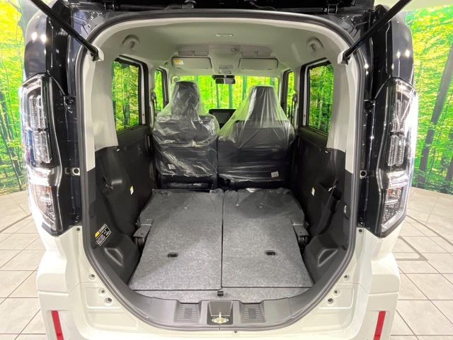 ���i�̂���������ʋ΁A���}���ɏ\���ȉ׎��X�y�[�X���m�ۂ��Ă���܂��B�Z�J���h�V�[�g��|���ƁA�傫�ȉו��̐ύڂ��\�ł���