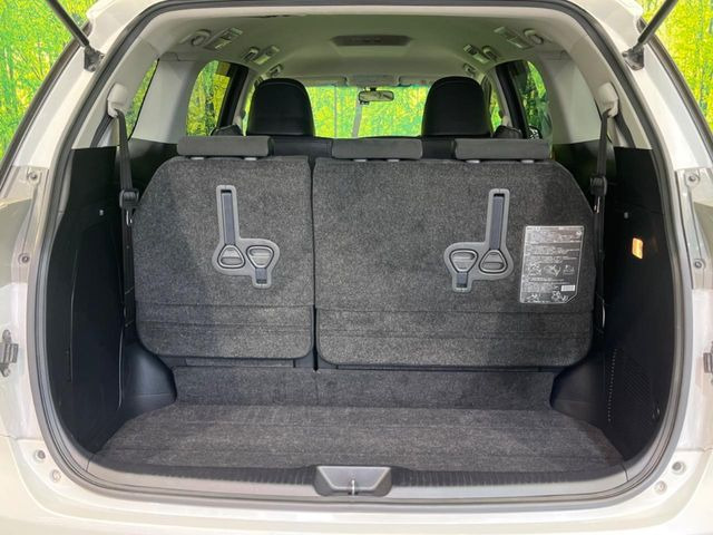 ���i�̂���������ʋ΁A���}���ɏ\���ȉ׎��X�y�[�X���m�ۂ��Ă���܂��B�T�[�h�V�[�g��|���ƁA�傫�ȉו��̐ύڂ��\�ł���