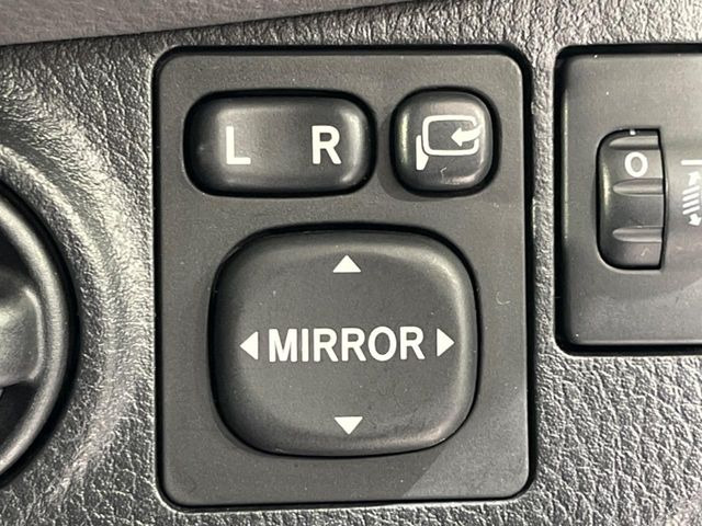 �y�d���i�[�~���[�z�T�C�h�~���[�͓d���i�[���ƂȂ��Ă���A�������ԏ�ł��L�Y�������X�N��}�����܂��B