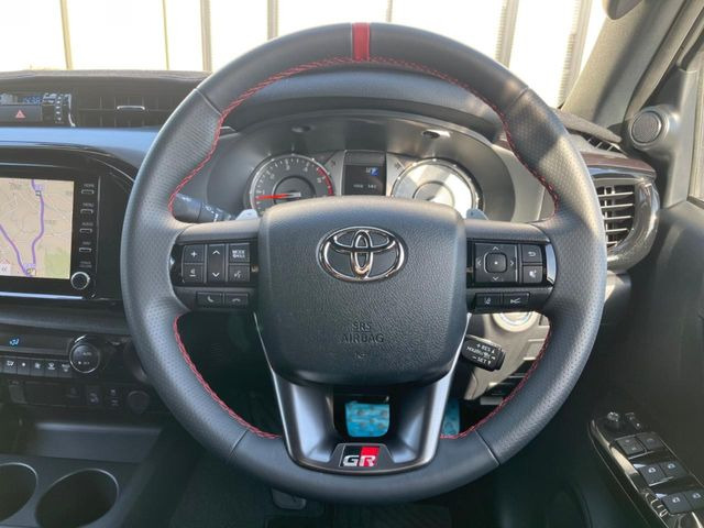 �y�����v�����X�e�A�����O�z�㎿�Ȋv���g�p���邱�ƂŁA��ɂ����������݂ƂĂ��^�]���₷���n���h���ł���