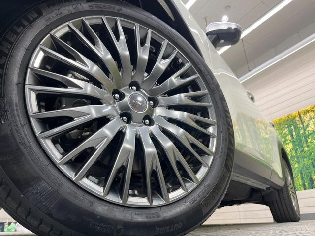 �y�����A���~�z�C�[���z�O�ςɃ}�b�`���������A���~�z�C�[���𑕒����Ă���܂��B�e��ЊO�A���~�z�C�[����A�X�^�b�h���X�^�C�����戵�����Ă���܂��B���񂲑��k����������