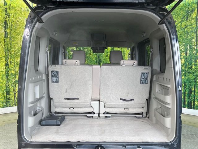 ���i�̂���������ʋ΁A���}���ɏ\���ȉ׎��X�y�[�X���m�ۂ��Ă���܂��B�Z�J���h�V�[�g��|���ƁA�傫�ȉו��̐ύڂ��\�ł���