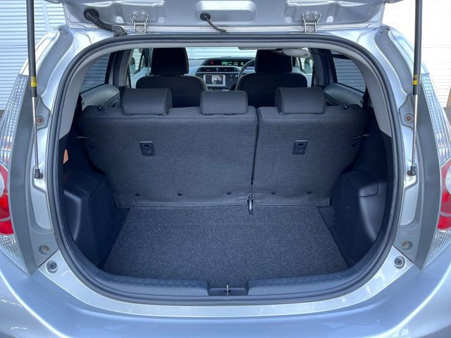 ���i�̂���������ʋ΁A���}���ɏ\���ȉ׎��X�y�[�X���m�ۂ��Ă���܂��B�Z�J���h�V�[�g��|���ƁA�傫�ȉו��̐ύڂ��\�ł���