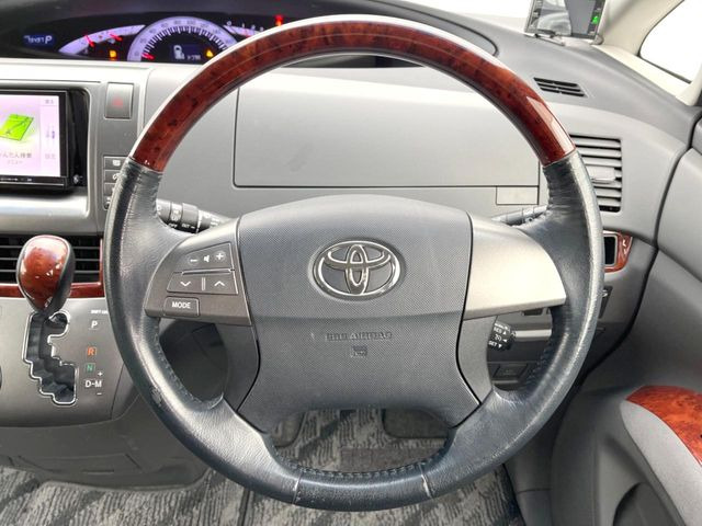 �y�����v�����X�e�A�����O�z�㎿�Ȋv���g�p���邱�ƂŁA��ɂ����������݂ƂĂ��^�]���₷���n���h���ł���