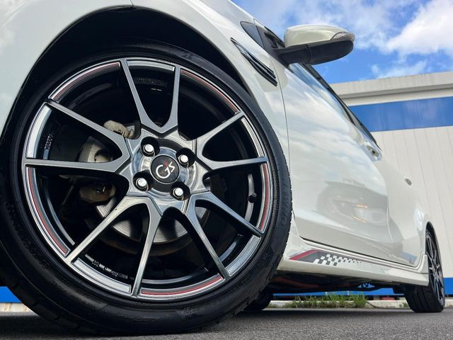 �y�����A���~�z�C�[���z�O�ςɃ}�b�`���������A���~�z�C�[���𑕒����Ă���܂��B�e��ЊO�A���~�z�C�[����A�X�^�b�h���X�^�C�����戵�����Ă���܂��B���񂲑��k����������