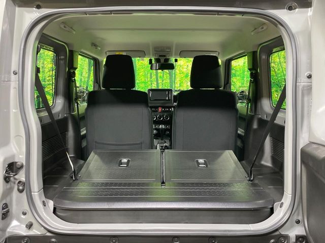 ���i�̂���������ʋ΁A���}���ɏ\���ȉ׎��X�y�[�X���m�ۂ��Ă���܂��B�Z�J���h�V�[�g��|���ƁA�傫�ȉו��̐ύڂ��\�ł���