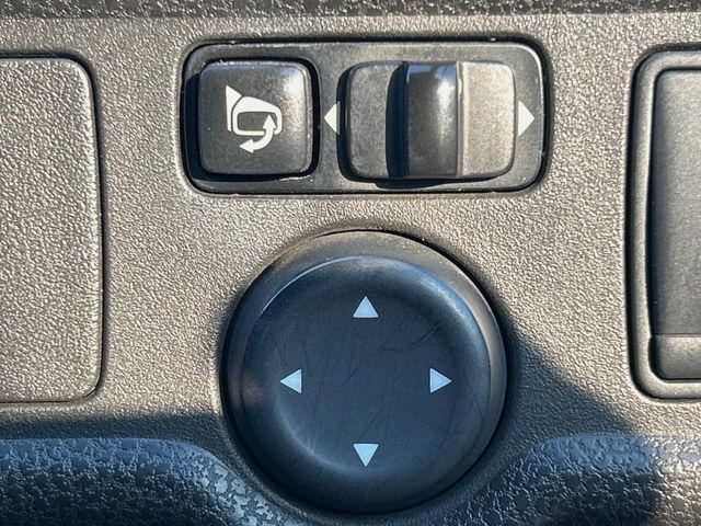 �y�d���i�[�~���[�z�T�C�h�~���[�͓d���i�[���ƂȂ��Ă���A�������ԏ�ł��L�Y�������X�N��}�����܂��B