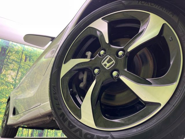 �y����15�C���`�A���~�z�C�[���z�O�ςɃ}�b�`���������A���~�z�C�[���𑕒����Ă���܂��B�e��ЊO�A���~�z�C�[����A�X�^�b�h���X�^�C�����戵�����Ă���܂��B���񂲑��k����������