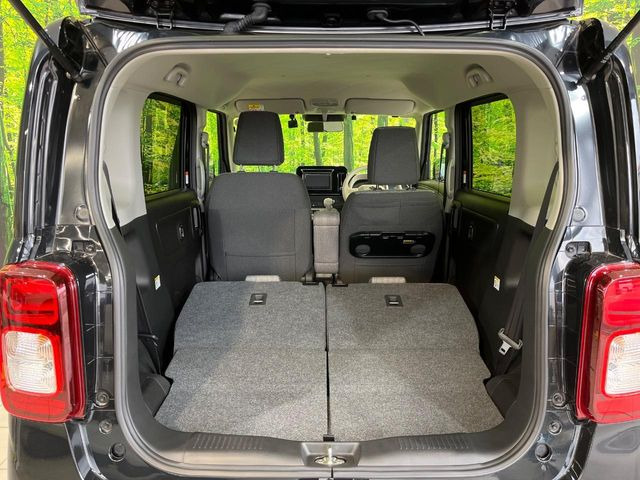 後席を格納すると、これだけの広さが!シーンに合わせたシートアレンジで、大きな荷物も積むことが出来ます♪