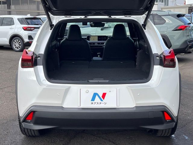 ���i�̂���������ʋ΁A���}���ɏ\���ȉ׎��X�y�[�X���m�ۂ��Ă���܂��B�Z�J���h�V�[�g��|���ƁA�傫�ȉו��̐ύڂ��\�ł���