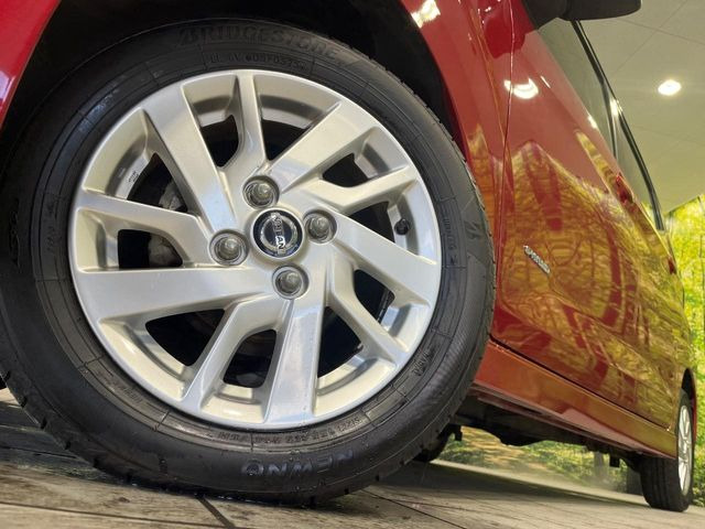 �y����14�C���`�A���~�z�C�[���z�O�ςɃ}�b�`���������A���~�z�C�[���𑕒����Ă���܂��B�e��ЊO�A���~�z�C�[����A�X�^�b�h���X�^�C�����戵�����Ă���܂��B���񂲑��k����������