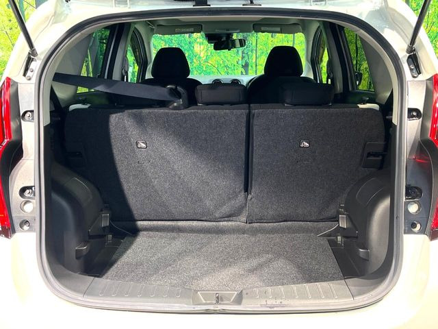 ���i�̂���������ʋ΁A���}���ɏ\���ȉ׎��X�y�[�X���m�ۂ��Ă���܂��B�Z�J���h�V�[�g��|���ƁA�傫�ȉו��̐ύڂ��\�ł���