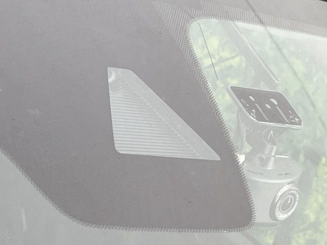 �yi-ACTIVESENSE�z���s���ɑO���̎ԗ�����F�����A�Փ˂������Ȏ��͌x��ƃu���[�L�ŏՓˉ���Ɣ�Q�y�����A�V�X�g�B�����S�Ƀh���C�u�����y���݂��������܂��B