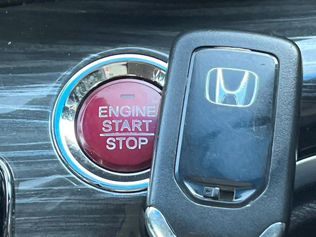 �yHonda�X�}�[�g�L�[�z�J�o����|�P�b�g�ɓ��ꂽ�܂܂ł��h�A�̎{���E�������\�ȃX�}�[�g�L�[�𑕔��B�G���W���̃I���E�I�t�����J�M�����o���K�v����������Ƃ��Ă��֗��ł���