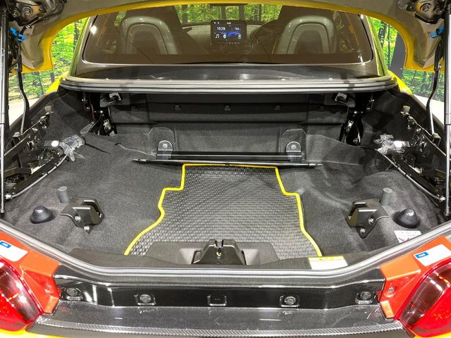 ���i�̂���������ʋ΁A���}���ɏ\���ȉ׎��X�y�[�X���m�ۂ��Ă���܂��B